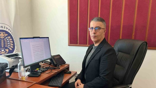 ASİMED Başkanı Savaş Eğilmez; "Türkler için bayrak namustur, bayrak en kutsal değerlerdendir"