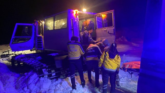 Kars'ta yolu kardan kapanan köydeki hastanın yardımına Mehmetçik yetişti