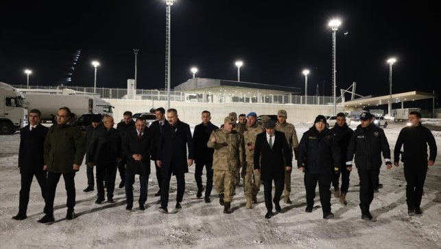 Ağrı Valisi Bozkurt Gürbulak Sınır Kapısı'nda incelemelerde bulundu