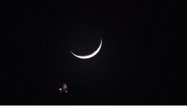 Van’da 2026’nın İlk Hilal Ayı Gün Batımında Görüntülendi