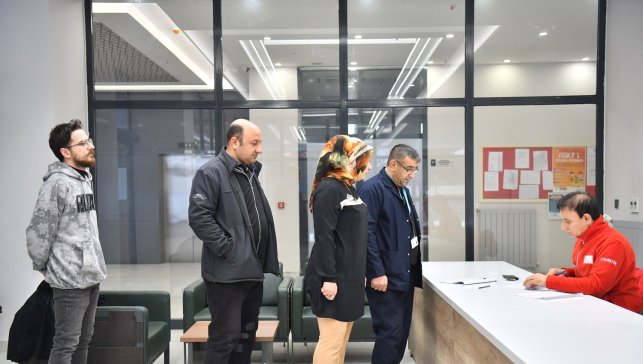 Yeşilyurt Belediyesi personelinden Kızılay'a anlamlı destek