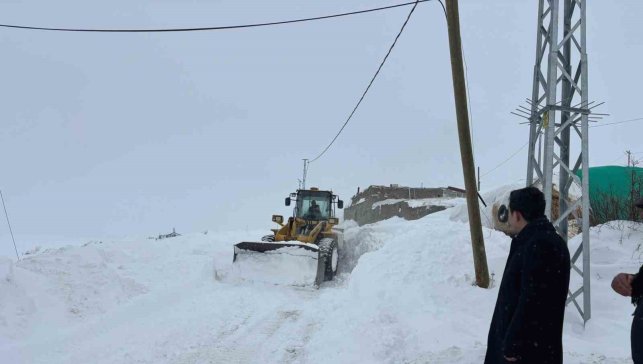 Susuz Kaymakamı Tutal, köylerde vatandaşlarla buluştu