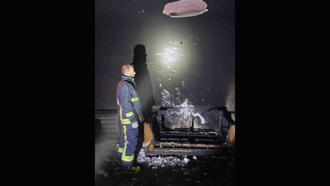 Van'da çıkan yangında bir ev kullanılamaz hale geldi