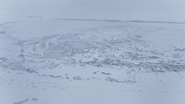 Bitlis'teki Nazik Gölü'nün yüzeyi buzla kaplandı