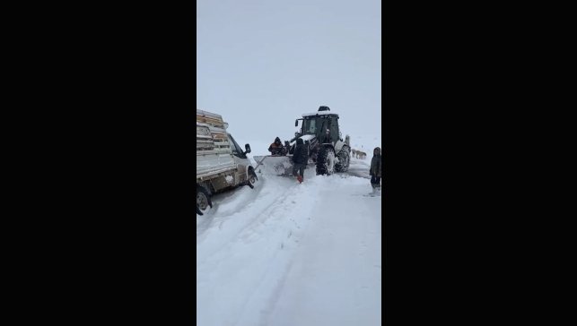 Elazığ'da şarampole düşen araç kurtarıldı