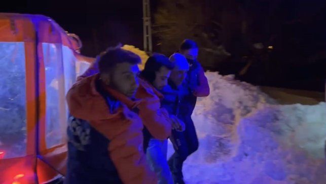 Kars'ta yaşlı hasta vatandaşa AFAD paletli amfibi aracıyla ulaştı