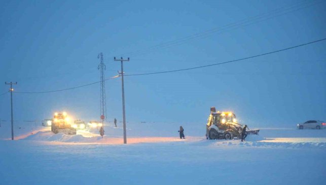 Muş'ta 121 köy yolu ulaşıma kapandı