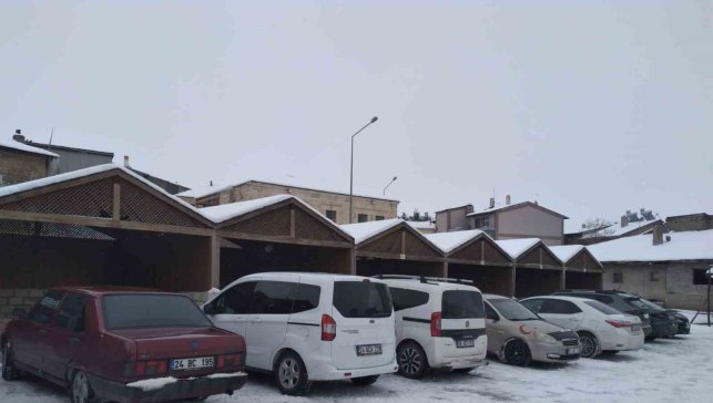 Aşırı soğuklar Tercan'da pazar yerini boş bıraktı