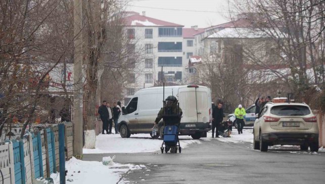 Iğdır'da şüpheli çanta korkuttu, içinden çocuk kıyafetleri çıktı