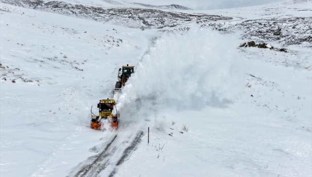 Van, Bitlis, Muş ve Hakkari'de 530 yerleşim yerine ulaşım sağlanamıyor