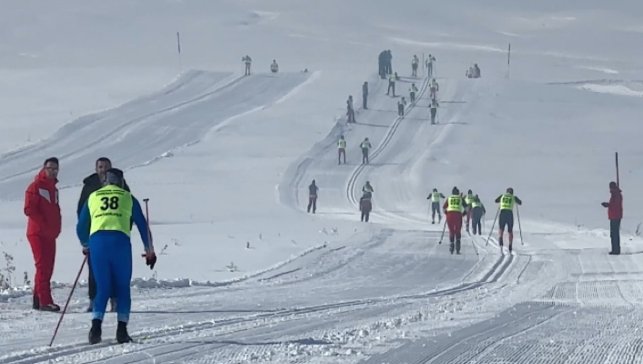 Yüksekova'da "Kayaklı Koşu Barış ve Kardeşlik 1. Etap yarışması" heyecanı