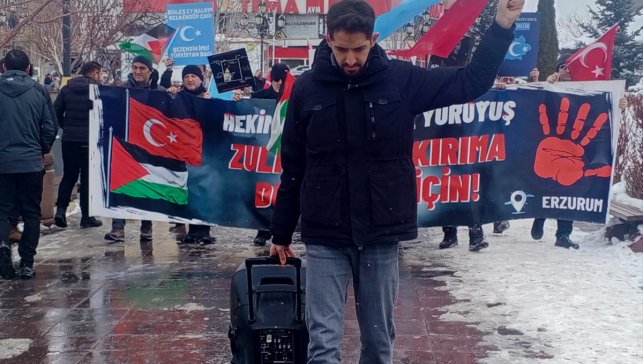 Erzurum'da sağlıkçılar Gazze için sessiz yürüyüşlerini 115. haftada sürdürdü