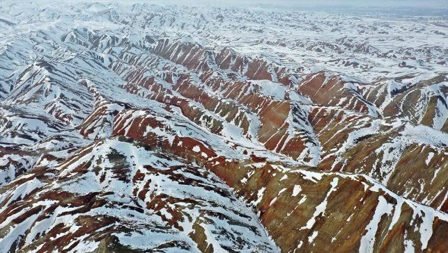 Iğdır'da kar Gökkuşağı Tepeleri'ni beyaza bürüdü