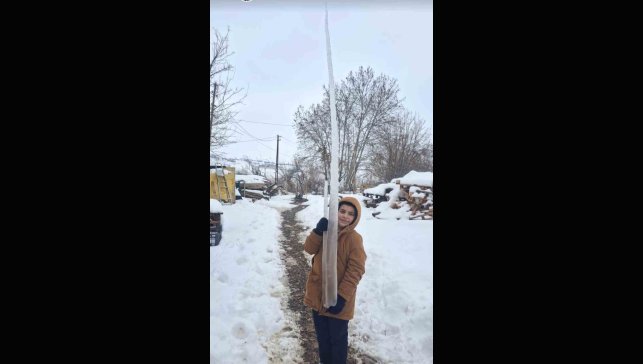 Palu'daki buz sarkıtları görenleri şaşırttı