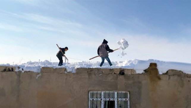 Patnos’ta yoğun kar ve buzlanmaya karşı köyler birlikte seferber oldu