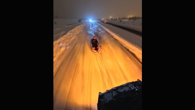 Şişme botu kızak yapıp ATV araçla çektiler