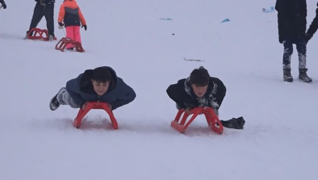 Güzeldağ Kayak Merkezi 15 bin kişiyi ağırladı