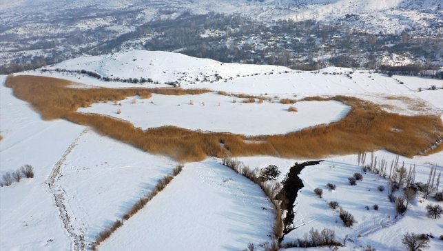 Iğdır'daki Üçkaya Gölü dondu