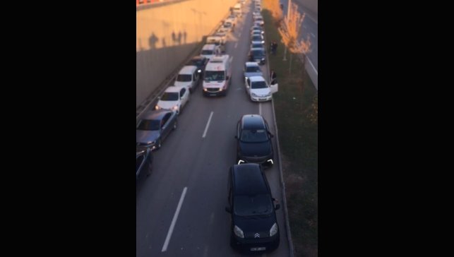 Fermuar sistemiyle ambulansa yol açtılar