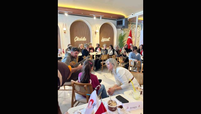 Kars Kızılay'dan sevgi evlerinde kalan çocuklara çikolata etkinliği