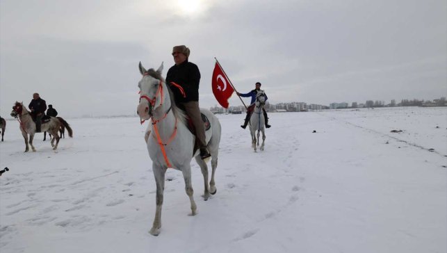 Erzurum'da yaban hayvanları için doğaya yem bırakıldı