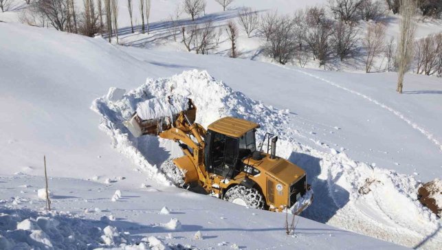 Battalgazi Belediyesi kırsalda kapalı yolları açtı