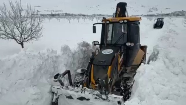 Darende Belediyesi'nden karla mücadelede yoğun mesai