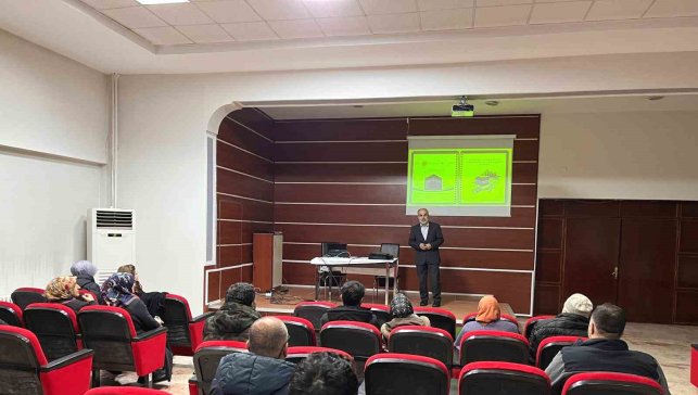 Erzincan'da umreci adaylarına seminer verildi