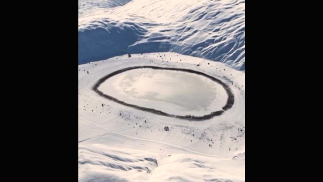 Soğuk hava Polat Gölü'nü buzla kapladı