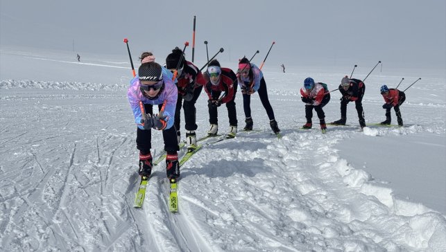 Erzurum'dan madalyalarla dönen Yüksekovalı kayakçılar etap yarışlarında da aynı başarıyı hedefliyor