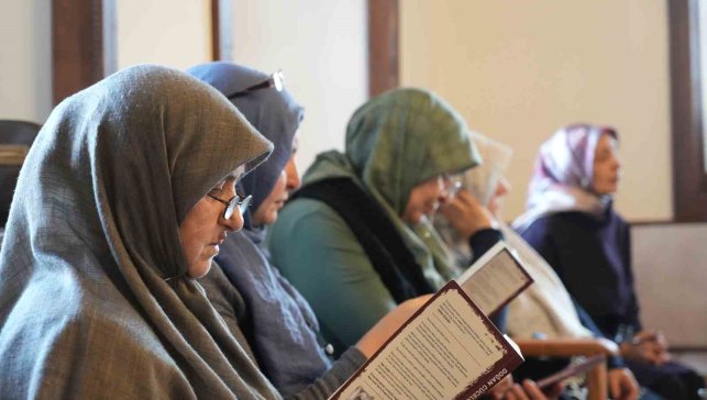 Erzurum'un kitap kurdu ev hanımları: Martin Eden'i de okuyorlar İlber Ortaylı'yı da