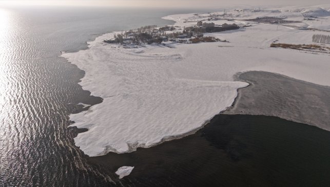 Van ve çevre illerde kar nedeniyle 320 yerleşim yerine ulaşılamıyor