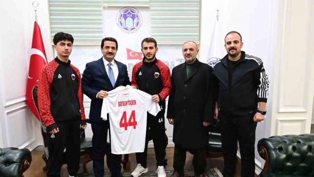 Battalgazi Belediyespor'un milli gururları Başkan Taşkın'ı ziyaret etti