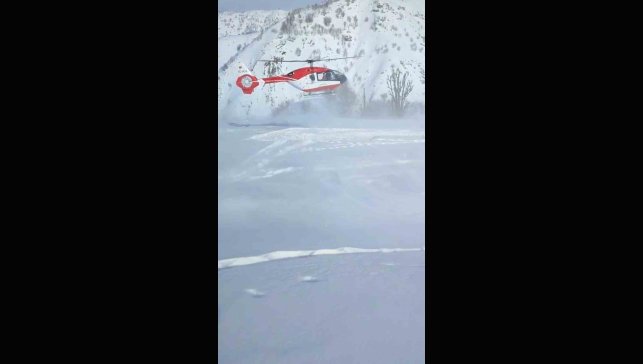 Bingöl'de rahatsızlanan genç, ambulans helikopterle hastaneye yetiştirildi