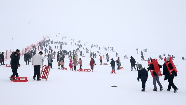 Muş Güzeldağ Kayak Merkezi 25 bini aşkın kayakseveri ağırladı