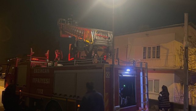 Erzincan'da çatıdaki kedi için itfaiye seferber oldu
