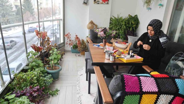 Ev hanımının azmi: 20 belge aldı ve 300 öğrenciye usta oldu