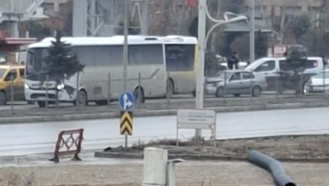 Malatya'da otobüs ile otomobil çarpıştı: 2 yaralı