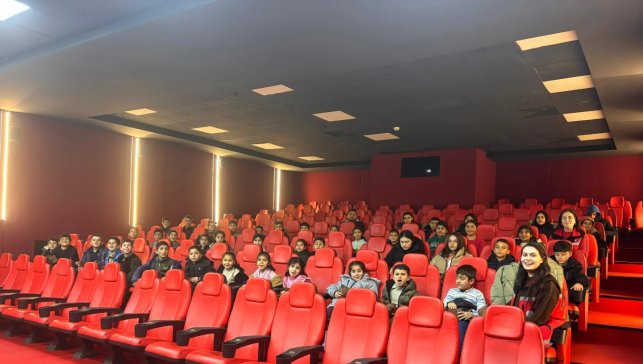 Tutaklı öğrenciler “Efes’in Sırrı” filmini üniversite salonunda izledi