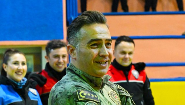 Ağrı’da polis olmak isteyen gençlere "altın" tavsiyeler: Emniyet Müdürü tek tek anlattı!