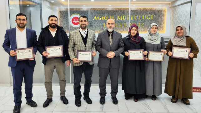 Emekleri karşılıksız kalmadı, Ağrı’daki başarılı Kur’an kursu öğreticileri başarı belgesiyle ödüllendirildi