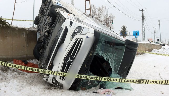 Patnos’taki otobüs kazasının ardından Kaymakam Dertlioğlu’ndan yerinde inceleme