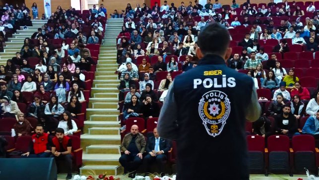 Ağrı’da yüzlerce kişi siber dolandırıcılığa karşı uyarıldı, en sık yapılan hatalar anlatıldı