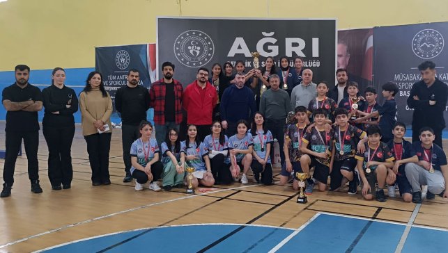 Okul Sporları Badminton’da Ağrı’nın şampiyonları belli oldu