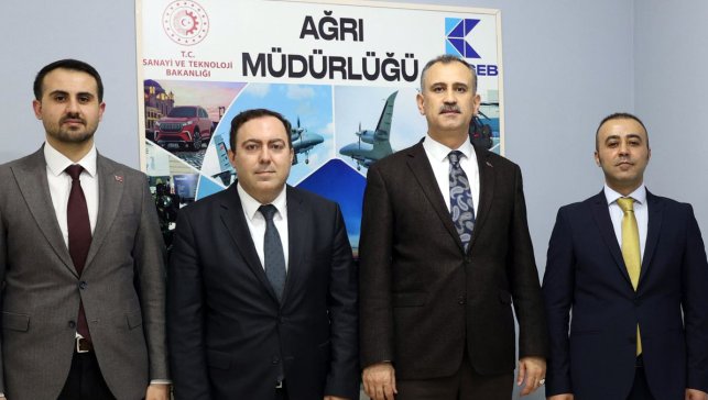 Ağrı Valisi, KOSGEB ve Çevre, Şehircilik ve İklim Değişikliği İl Müdürlüklerini ziyaret etti