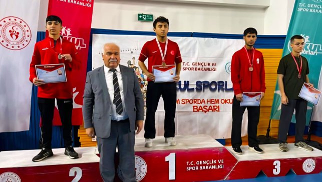 Ağrı Spor Lisesi halterde Türkiye şampiyonu çıkardı, 3 öğrenci derece yaptı