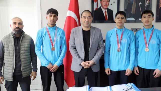 Ağrılı Genç Halterci Türkiye Şampiyonu Oldu: 3 Madalya Birden