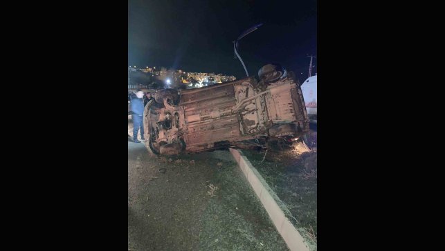 Van'da otomobil takla attı: 2 yaralı