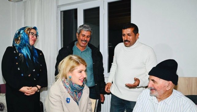 Milletvekili Ölmeztoprak, esnaf ve vatandaşlarla bir araya geldi