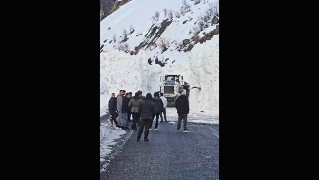 Hakkâri-Van ve Şırnak yolunda çığ alarmı
